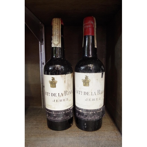 559 - Four half bottles of Oloroso Viejisimo Reserva sherry, 1940s bottling Antonio de la Riva. (4)... 