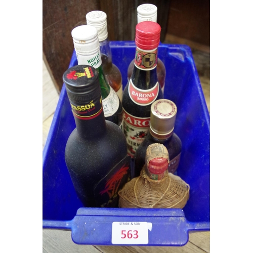 563 - Seven various bottles of alcohol, to include: a 50cl Glayva liqueur. (7)