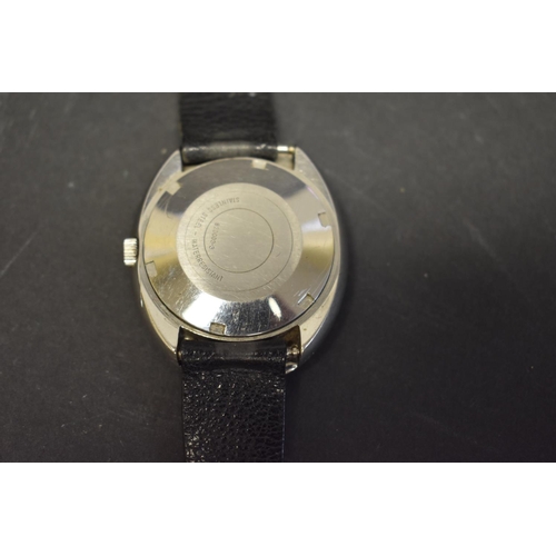 124 - A 1970s Hamilton stainless steel gentlemans 'self-winding' wristwatch, day date, cal 821, case numbe... 