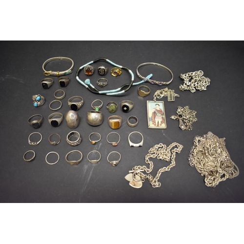 202 - A quantity of silver fashion jewellery, 339g total weight.