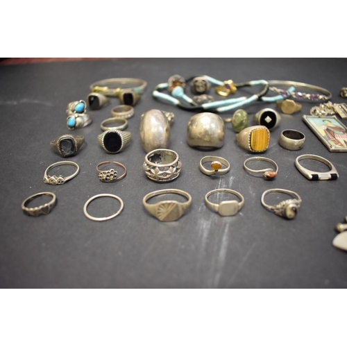 202 - A quantity of silver fashion jewellery, 339g total weight.