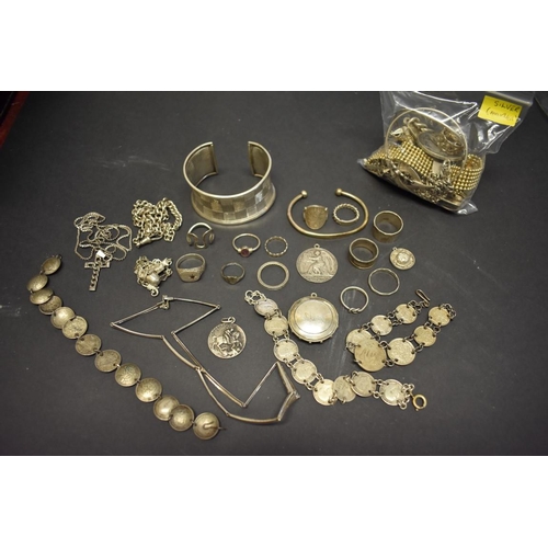 204 - A quantity of modern silver jewellery, 381g total weight; together with other items of unmarked fash... 