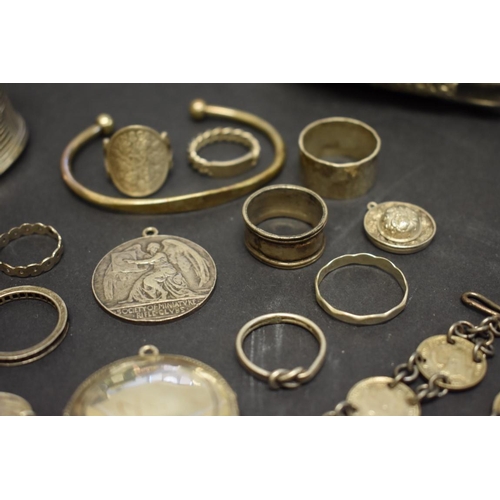 204 - A quantity of modern silver jewellery, 381g total weight; together with other items of unmarked fash... 