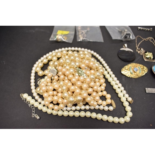 208 - A quantity of costume jewellery, to include silver pendants; pearl necklaces etc.