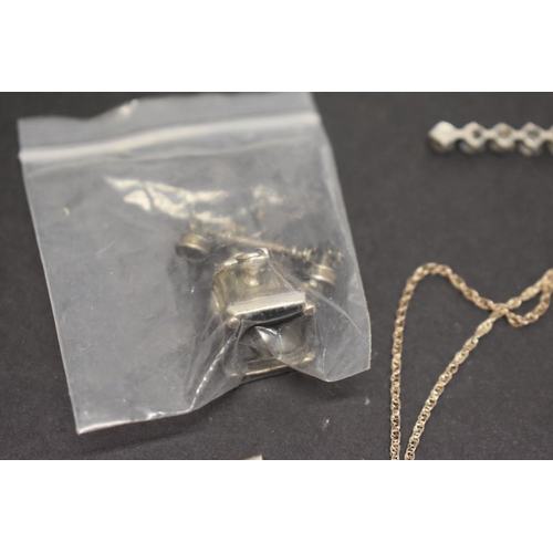 208 - A quantity of costume jewellery, to include silver pendants; pearl necklaces etc.