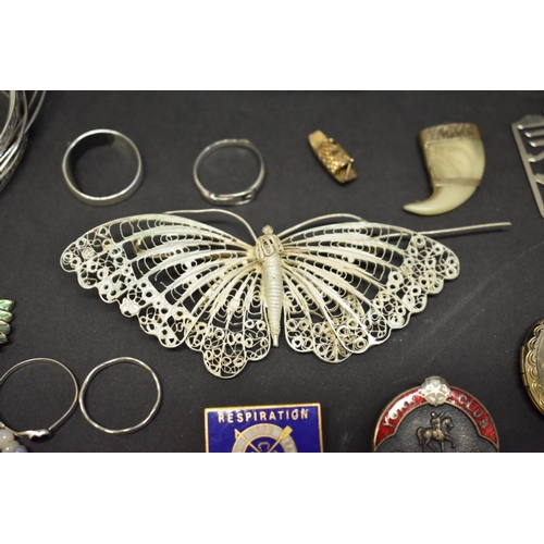 211 - A quantity of silver rings and bangles; together with other costume jewellery.