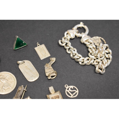 212 - A quantity of silver and other jewellery, to include bangles; rings; and pendants, 430g total weight... 