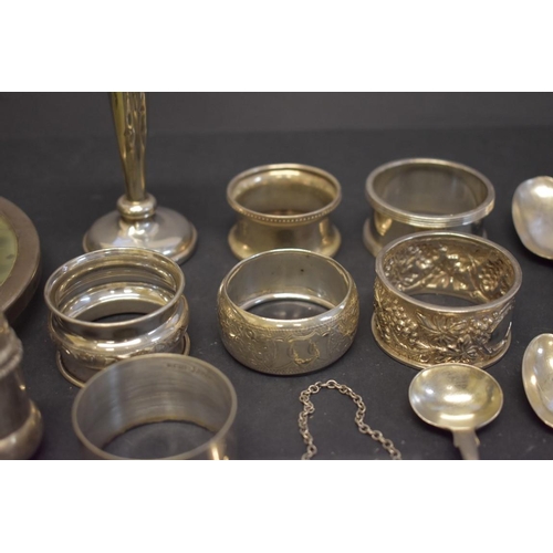 88 - A quantity of small silver items, to include; napkin rings etc, 228g weighable.... 