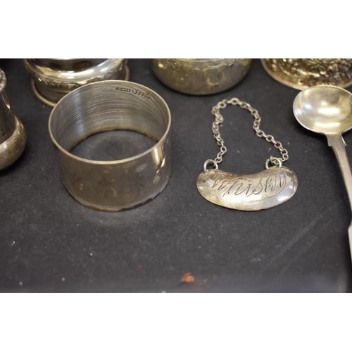 88 - A quantity of small silver items, to include; napkin rings etc, 228g weighable.... 