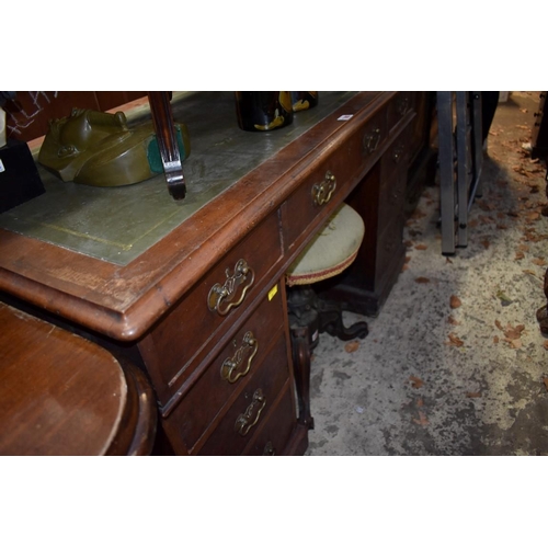 1285 - A circa 1900 mahogany pedestal desk, 121cm wide. 