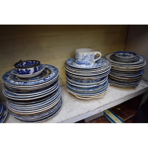 1375 - A large quantity of English blue and white plates and similar, mostly 19th century. ... 