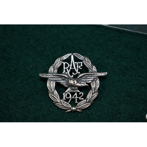 517 - A selection of silver RAF sweetheart brooches; to include a Sixty Squadron brooch; a 1942 brooch; an... 