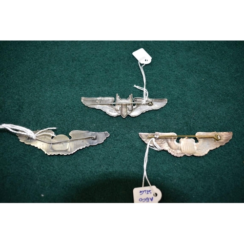 544 - Three silver US Airforce wings, ranks; Pilot; Aerial Gunner; and Enlisted Aircrew by Gemsco, (3).... 