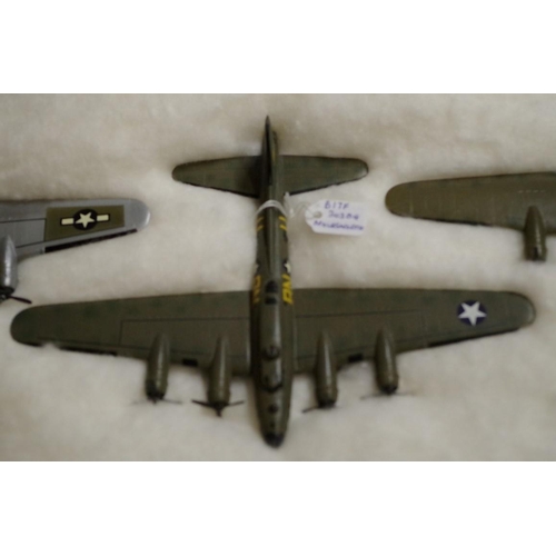 653 - A collection of diecast and resin US planes. (23)