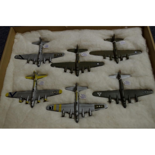 653 - A collection of diecast and resin US planes. (23)