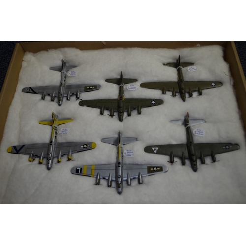 653 - A collection of diecast and resin US planes. (23)