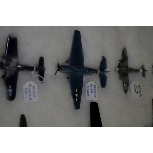 656 - A collection of diecast and resin planes. (32)