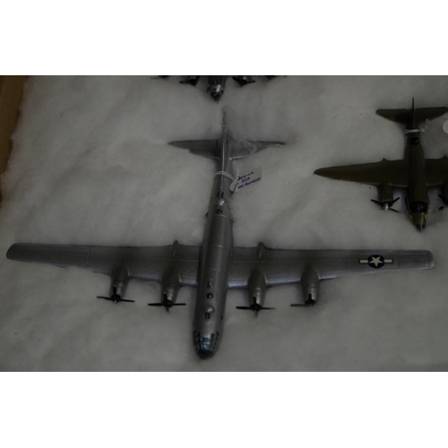 656 - A collection of diecast and resin planes. (32)