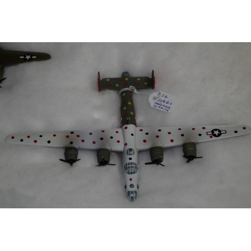 656 - A collection of diecast and resin planes. (32)