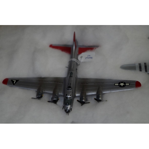 656 - A collection of diecast and resin planes. (32)