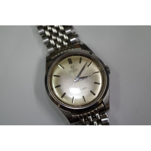 111 - An Omega Seamaster stainless steel gentlemans wristwatch, circa 1966, cal 552, 35mm case, serial num... 