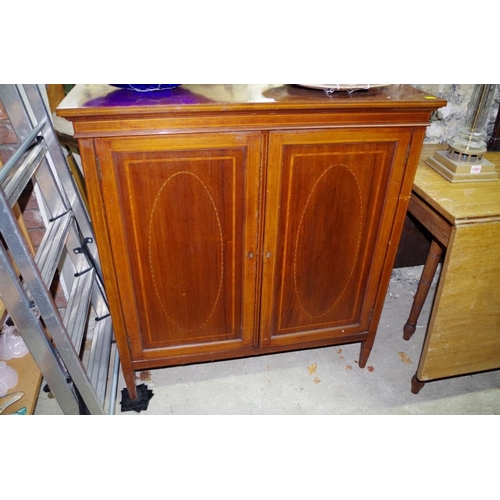 1058 - An Edwardian mahogany and inlaid side cabinet, 93cm wide. 