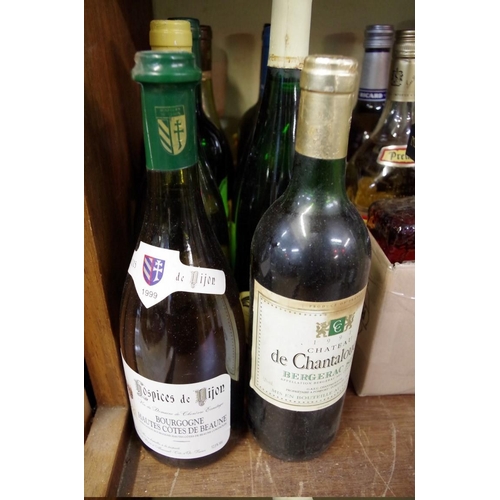 585 - Ten various bottles of white wine, to include: three 75cl 1996 Pouilly-Fume; and a 75cl 2001 Do... 