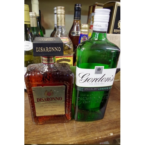 586 - Six various bottles of spirit, comprising: a 70cl Disaronno; a 70cl Pusser's Rum, 54.5% abv; a 1 lit... 