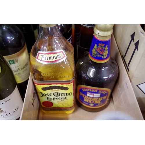 586 - Six various bottles of spirit, comprising: a 70cl Disaronno; a 70cl Pusser's Rum, 54.5% abv; a 1 lit... 