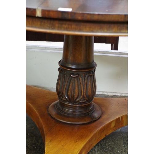 1719 - A Victorian rosewood circular breakfast table, 122cm diameter.