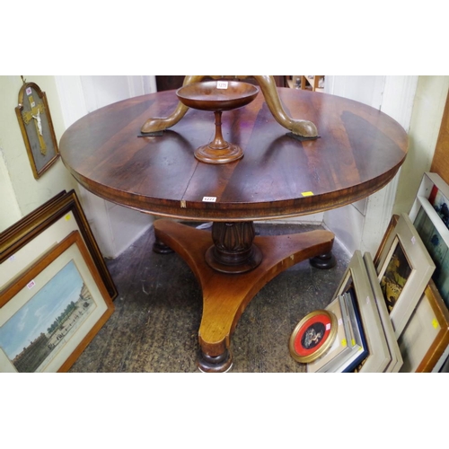 1719 - A Victorian rosewood circular breakfast table, 122cm diameter.