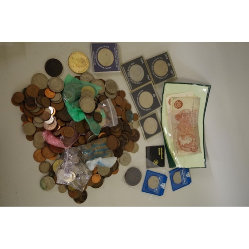 221 - A quantity of British coins and banknotes, mostly Victoria to Elizabeth II, to include; a 1797 Cartw... 