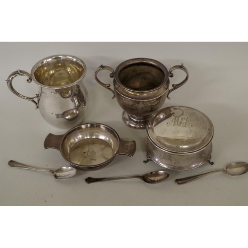 73 - A small group of silver items, to include: a silver jewel casket, Chester 1914; a silver tankard; an... 