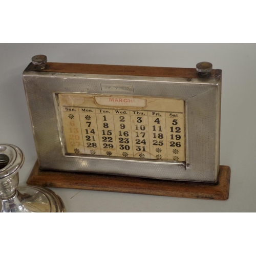 75 - A mixed group of silver, to include two silver mounted desk calendars; and a pair of sterling squat ... 