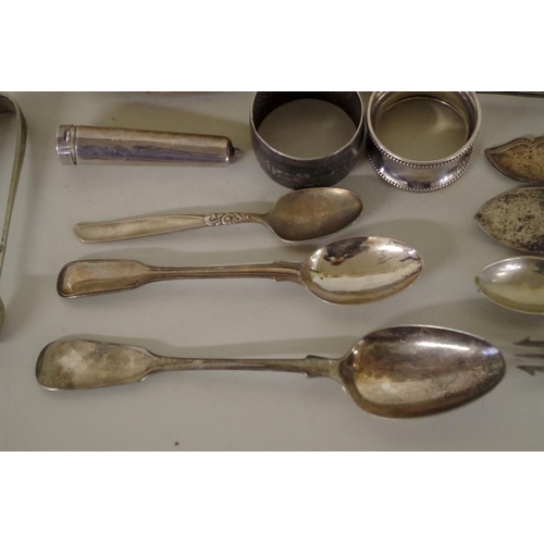 80 - A quantity of silver and metal items, to include a silver cheroot holder case; two silver thimbles; ... 