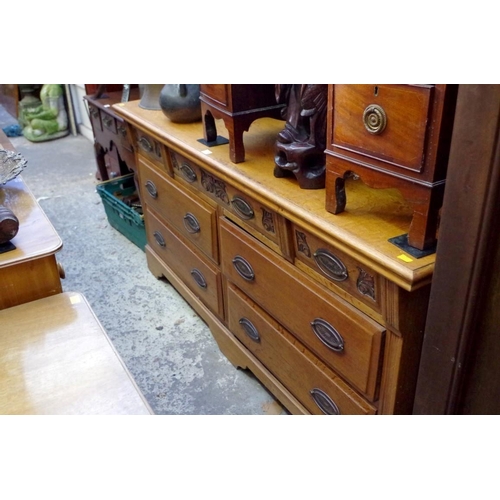 1173 - An early 20th century oak dresser base, 166cm wide.