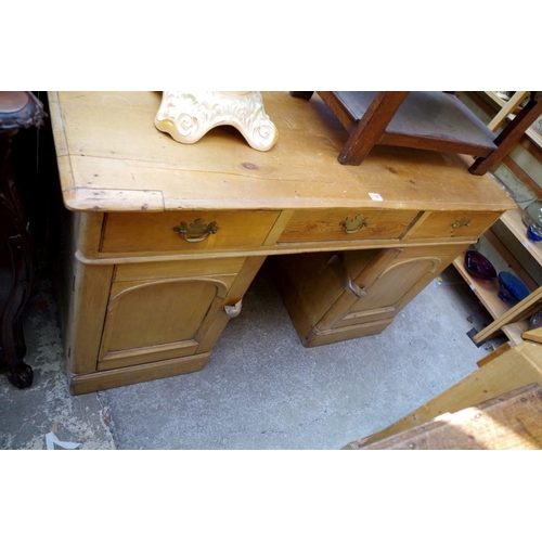 1197 - A Victorian pine pedestal desk, 127cm wide. 