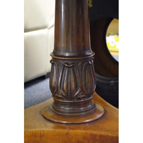 1719 - A Victorian rosewood circular breakfast table, 122cm diameter.