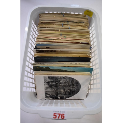 576 - POSTCARDS: mixed collection of approx 450 cards, cross-period topographical, greetings and nove... 