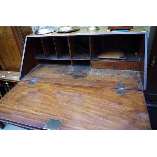 1162 - A George III mahogany bureau, 90.5cm wide. 