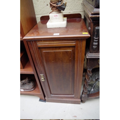 1170 - An Edwardian mahogany pot cupboard, 38cm wide. 