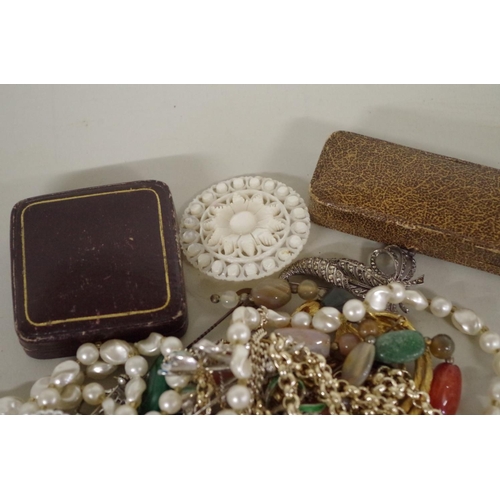 200 - A small bag of costume jewellery, to include brooches; beaded necklaces etc.