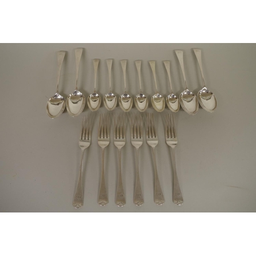 70 - A quantity of silver Old English pattern flatware, by Robert Stebbings, London 1906, 517g.... 