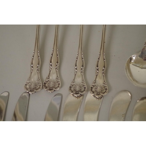 75 - A quantity of sterling silver flatware, 1060g, all in.