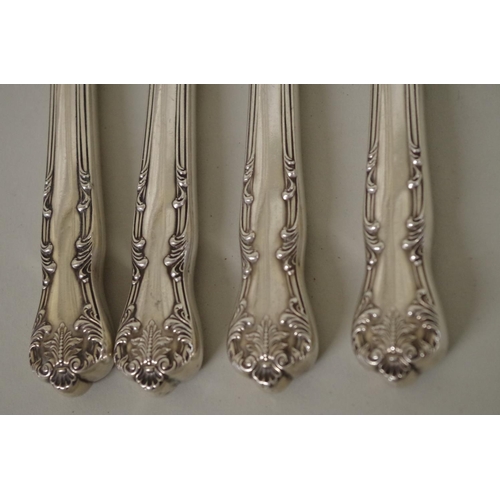 75 - A quantity of sterling silver flatware, 1060g, all in.