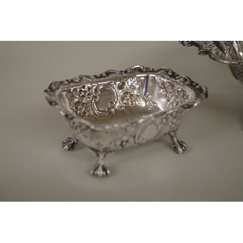 77 - A Victorian silver pierced oval sweetmeat dish, by Sibrey, Hall & Co, London 1893, 19 x14cm; tog... 