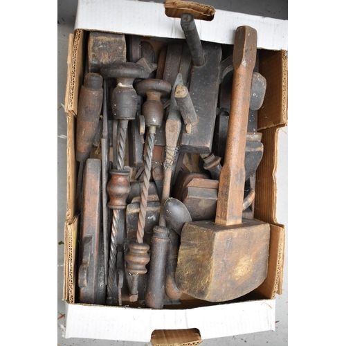 1188 - A collection of old and vintage tools. 