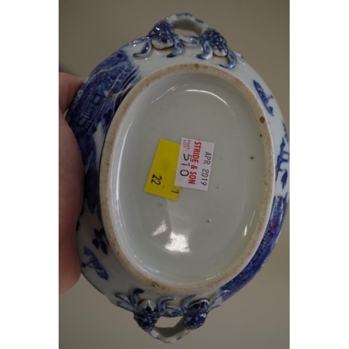 510 - A mixed group of Chinese blue and white porcelain, to include a chestnut basket. (8)... 