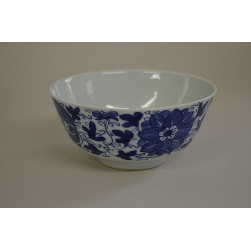 510 - A mixed group of Chinese blue and white porcelain, to include a chestnut basket. (8)... 