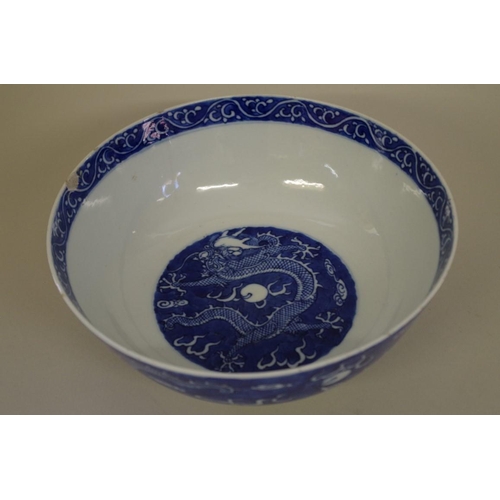 510 - A mixed group of Chinese blue and white porcelain, to include a chestnut basket. (8)... 